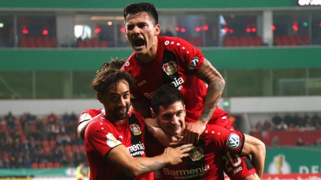 Charles Aránguiz deslumbró en la goleada de Bayer Leverkusen por la Copa de Alemania