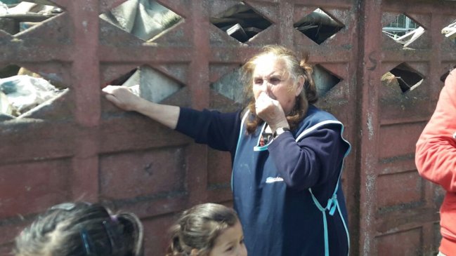 Vecinos de Talcahuano denuncian “Mall de la Basura” en casa de hombre con mal de Diógenes