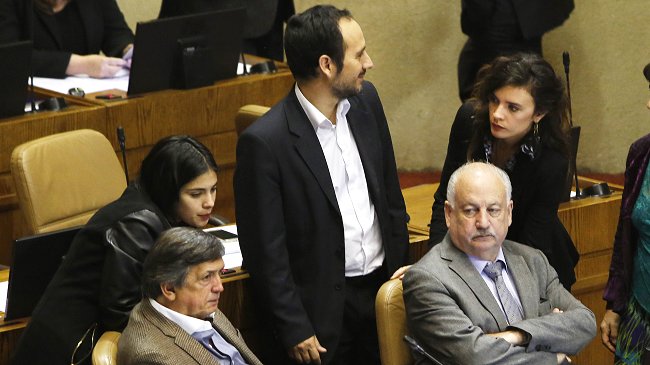 Diputados comunistas niegan que se pretenda un 