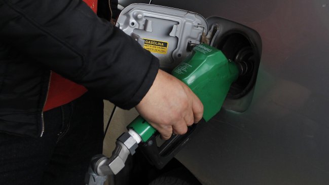 Bencinas bajarán sus precios por tercera semana consecutiva