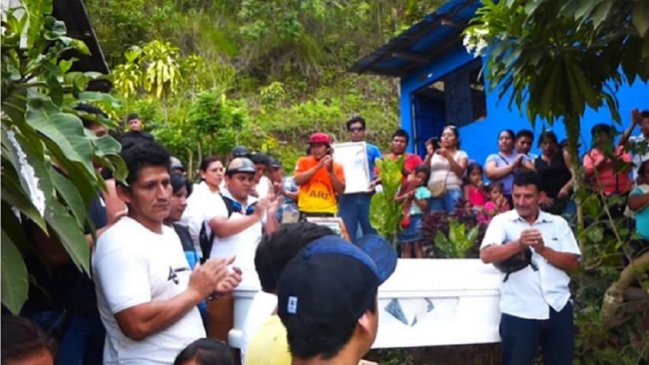 Joven peruano fue sacado de su ataúd cuando descubrieron que estaba vivo