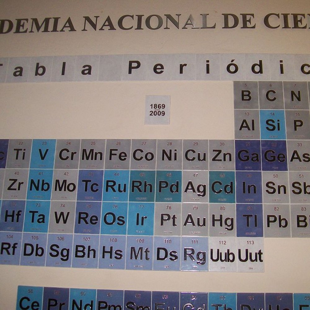 Empresario de Concepción inscribió ante notario los elementos de la tabla periódica