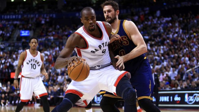 Serge Ibaka brilló en triunfo de Toronto Raptors sobre Los Angeles Lakers en la NBA