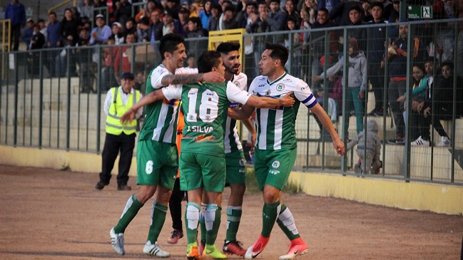 Vallenar superó a Recoleta y sigue como líder de la Segunda División