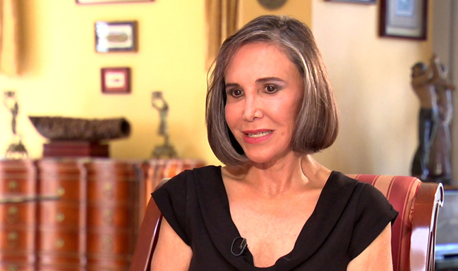 ¿Nueva pareja? Florinda Meza es sorprendida de la mano con misterioso hombre