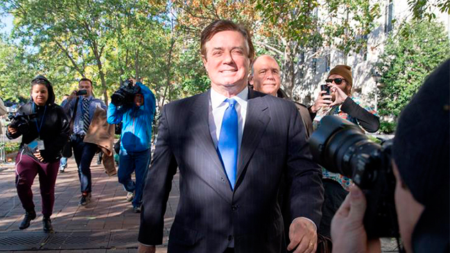 Ex jefe de campaña de Trump quedó con arresto domiciliario