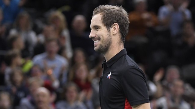 Richard Gasquet sacó del camino a Benoit Paire en primera ronda de París-Bercy