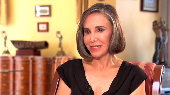 ¿Nueva pareja? Florinda Meza es sorprendida de la mano con misterioso hombre