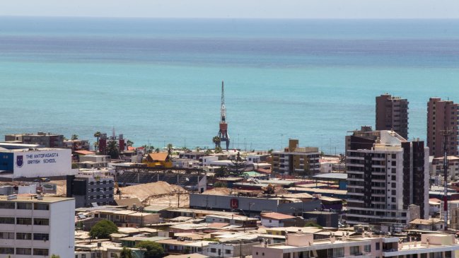 Alcaldesa de Antofagasta defendió normativa que multa a quienes duerman en la calle