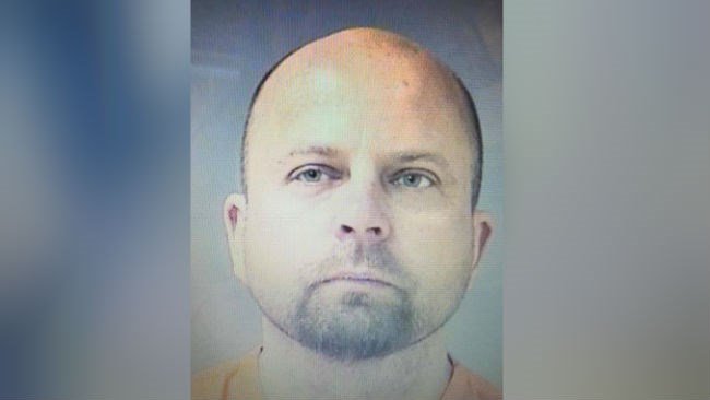 Preso se vistió de civil y escapó de la cárcel