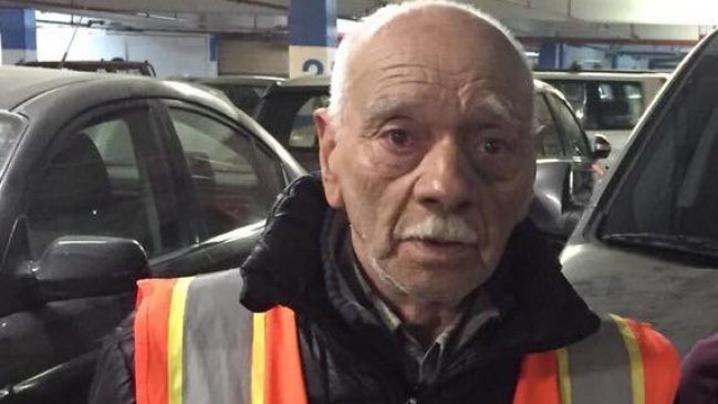 Mujer perdió billetera con 455 mil pesos en Maipú y un cuidador de autos se la devolvió