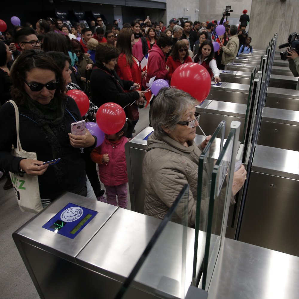 Abrió sus puertas: Usuarios celebran inicio de la Línea 6