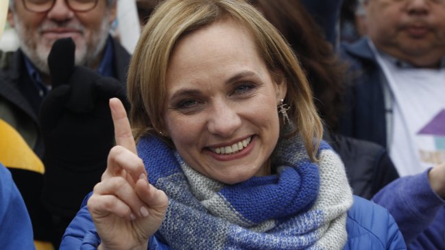 Carolina Goic presentó libreta de ahorro para recién nacidos con el fin de mejorar pensiones