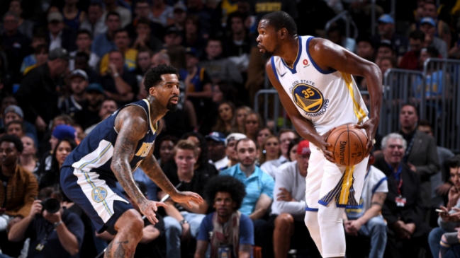 Kevin Durant y Stephen Curry llevaron a Golden State Warriors al triunfo sobre Denver Nuggets