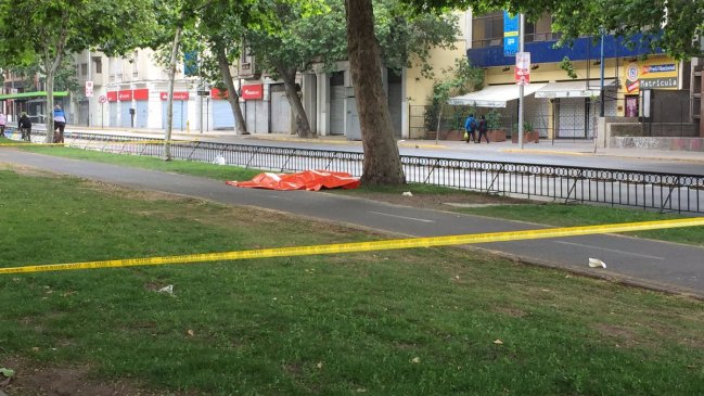 Un hombre fue hallado muerto en el bandejón central de la Alameda