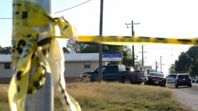 EEUU: Nuevo tiroteo deja varios muertos en una iglesia baptista de Texas