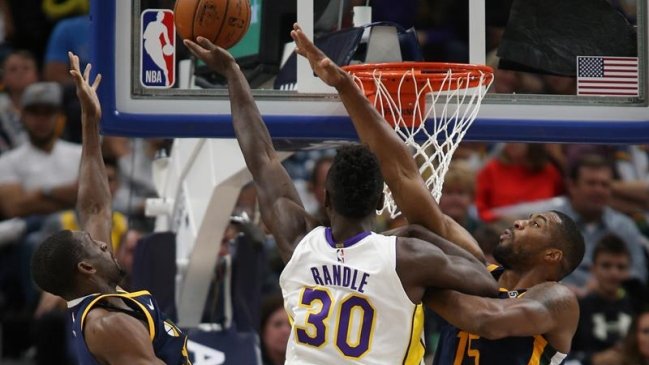 Los Lakers vencieron a Memphis a punta de velocidad