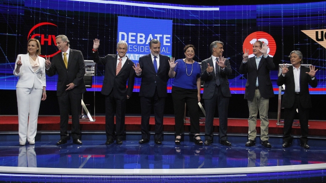 Candidatos sostienen el último cara a cara en debate presidencial de Anatel