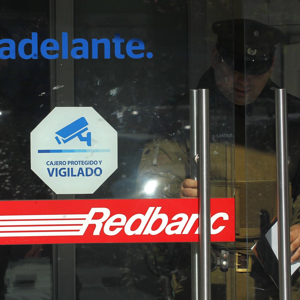 Jóvenes devolvieron vale vista por $15 millones encontrado en la calle en La Serena