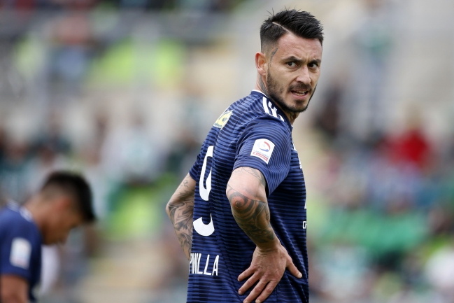 La U se comprometió a pagar la cámara destrozada por Pinilla