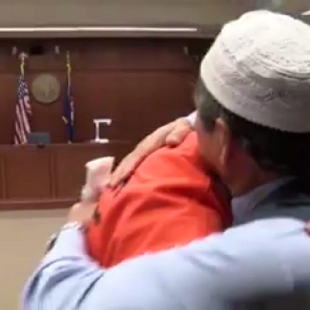 El conmovedor gesto de un padre con hombre condenado por muerte de su hijo