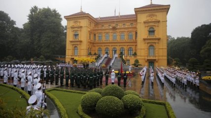   Bachelet en Vietnam: Visitó mausoleo de Ho Chi Minh y el monumento de los mártires 
