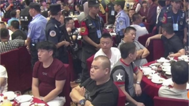 Policía china irrumpió en banquete de boda para detener a 140 presuntos mafiosos
