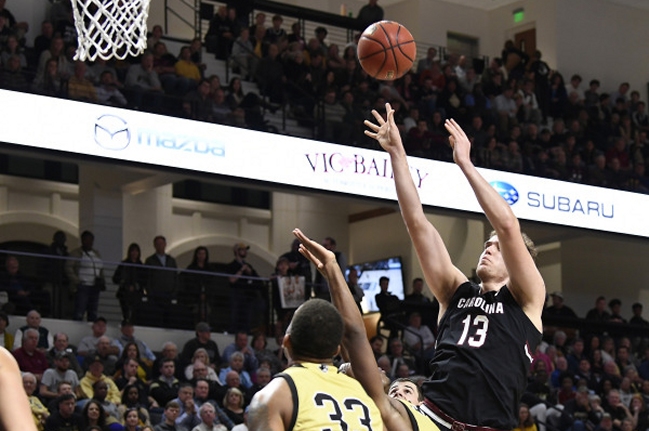 Chileno Felipe Haase tuvo un estreno triunfal en el baloncesto universitario de EE.UU.