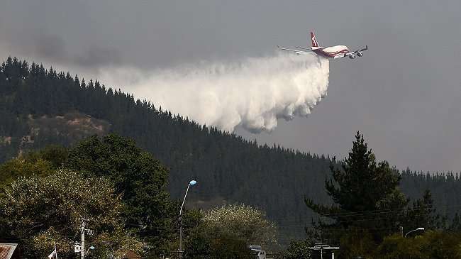 Conaf: Habrá contratos para traer el SuperTanker a llamado, si se requiere