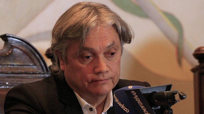 Se hace costumbre: Ahora un sobrino de Navarro le lanzó monedas a Piñera