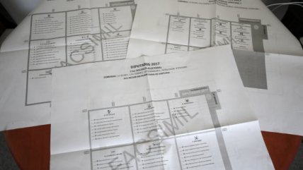   Presentan facsímiles de los votos para las presidenciales, parlamentarias y cores 