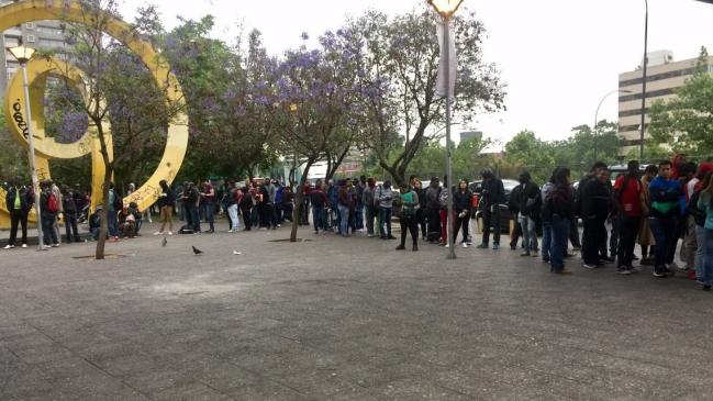 Funcionarios del Registro Civil realizan paro de advertencia