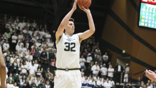 Nicolás Carvacho tuvo destacada actuación en el baloncesto de la NCAA