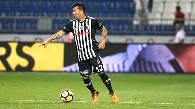 Gary Medel corrigió a traductor en Turquía: 