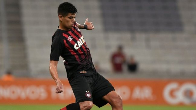 Esteban Pavez jugó en caída de Atlético Paranaense ante Ponte Preta en Brasil