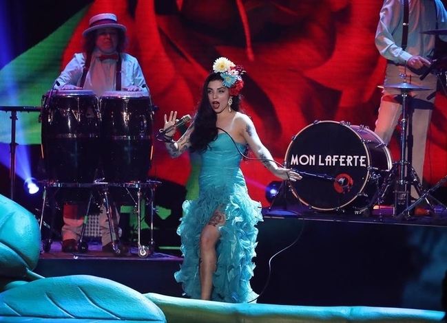 Andrés Calamaro compartió con Mon Laferte en los Grammy Latino