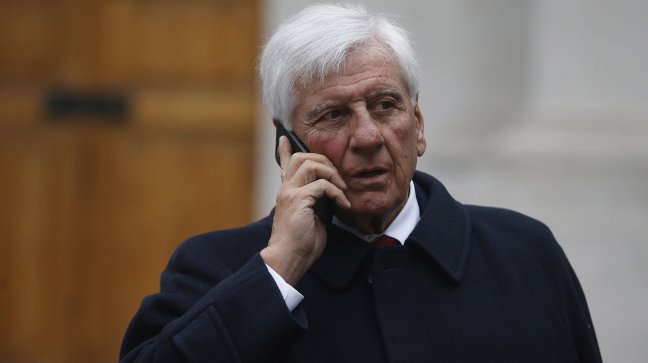 Alcalde de Vitacura fue internado en Clínica Las Condes por problemas cardíacos