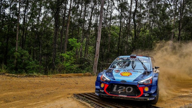 Thierry Neuville tomó el liderato en el Rally de Australia tras abandono de Andreas Mikkelsen