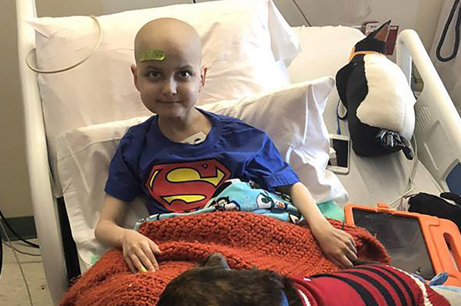 Niño con cáncer movilizó a miles de personas para adelantar su Navidad