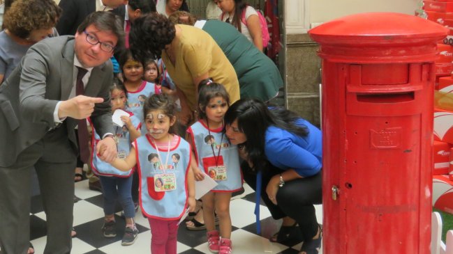 CorreosChile lanzó su tradicional campaña de regalos de Navidad