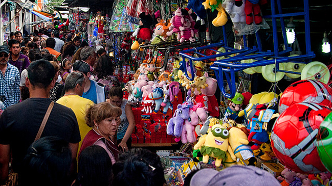 Carabineros sacó de circulación 50 mil juguetes falsificados en el Barrio Meiggs
