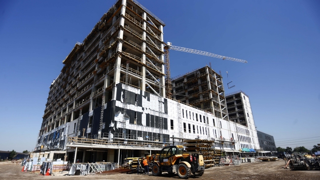 Directora Fonasa: Nosotros no inauguramos primeras piedras, dejamos las cosas terminadas