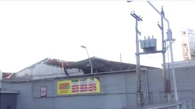 Incendio afectó a Iglesia Santa Clara de La Cisterna