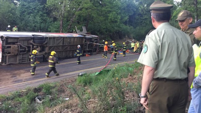 Conductor de bus que volcó en La Araucanía quedó con firma mensual
