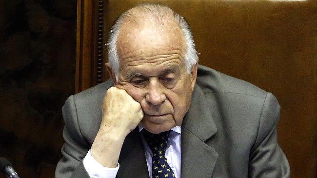 Tribunal declaró admisible querella de Andrés Zaldívar por violación de secreto