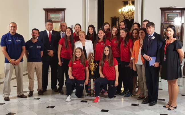 Bachelet recibió a campeonas sudamericanas de baloncesto sub 14