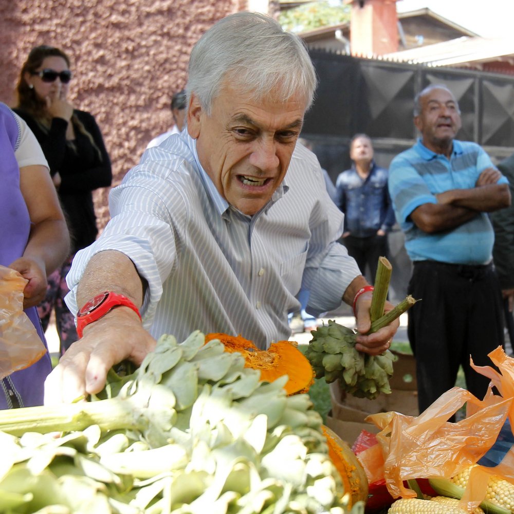 Sebastián Piñera vivió un complicado momento en visita a feria de Santiago