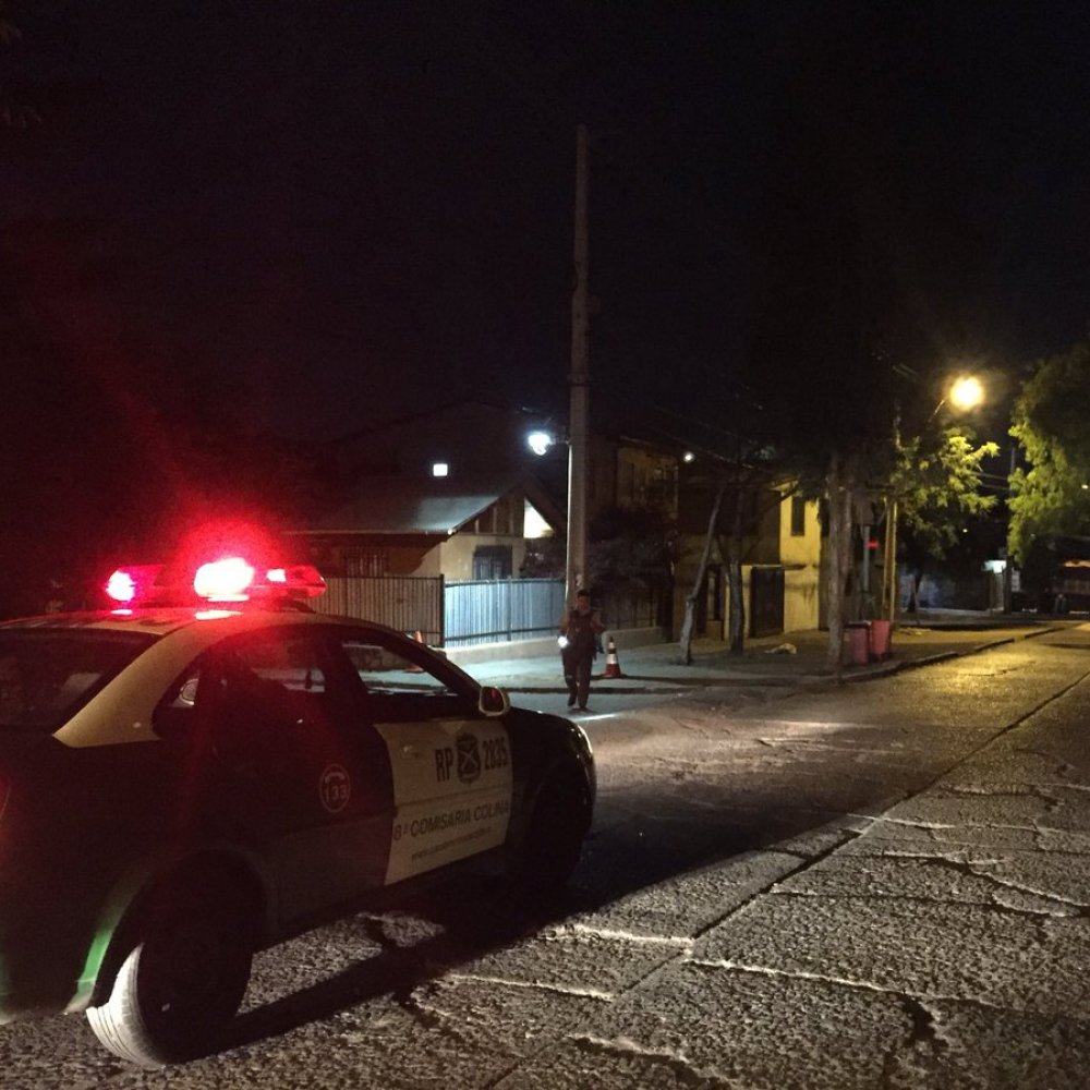 Carabineros detuvo a dos menores tras portonazo a conductora en Macul