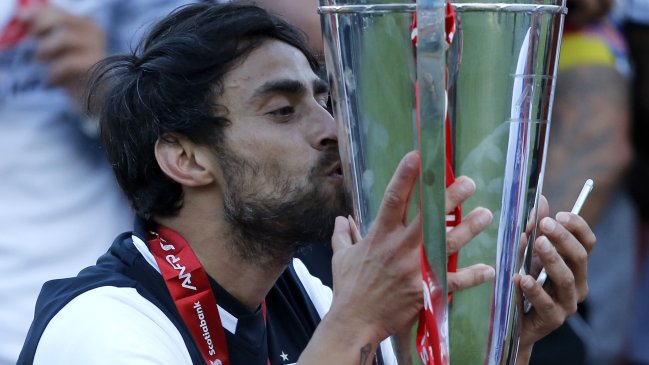 Un desvelado Jorge Valdivia extendió la celebración del título de Colo Colo