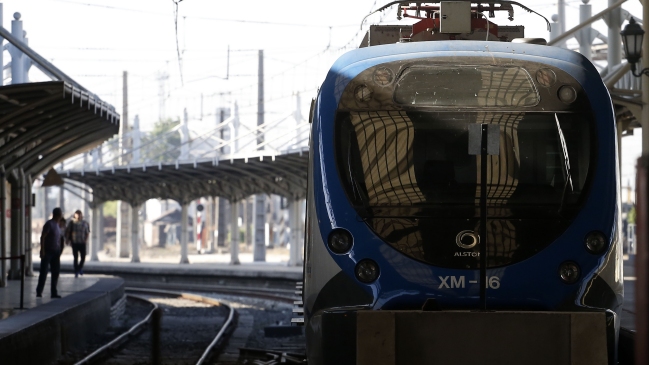 Desconocidos rayaron tren Alameda-Nos y provocaron millonarios daños